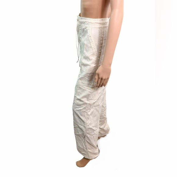 American Eagle Dreamy Drape Super High Waisted Baggy Wide-Leg Cargo Pants - Picture 5 of 8